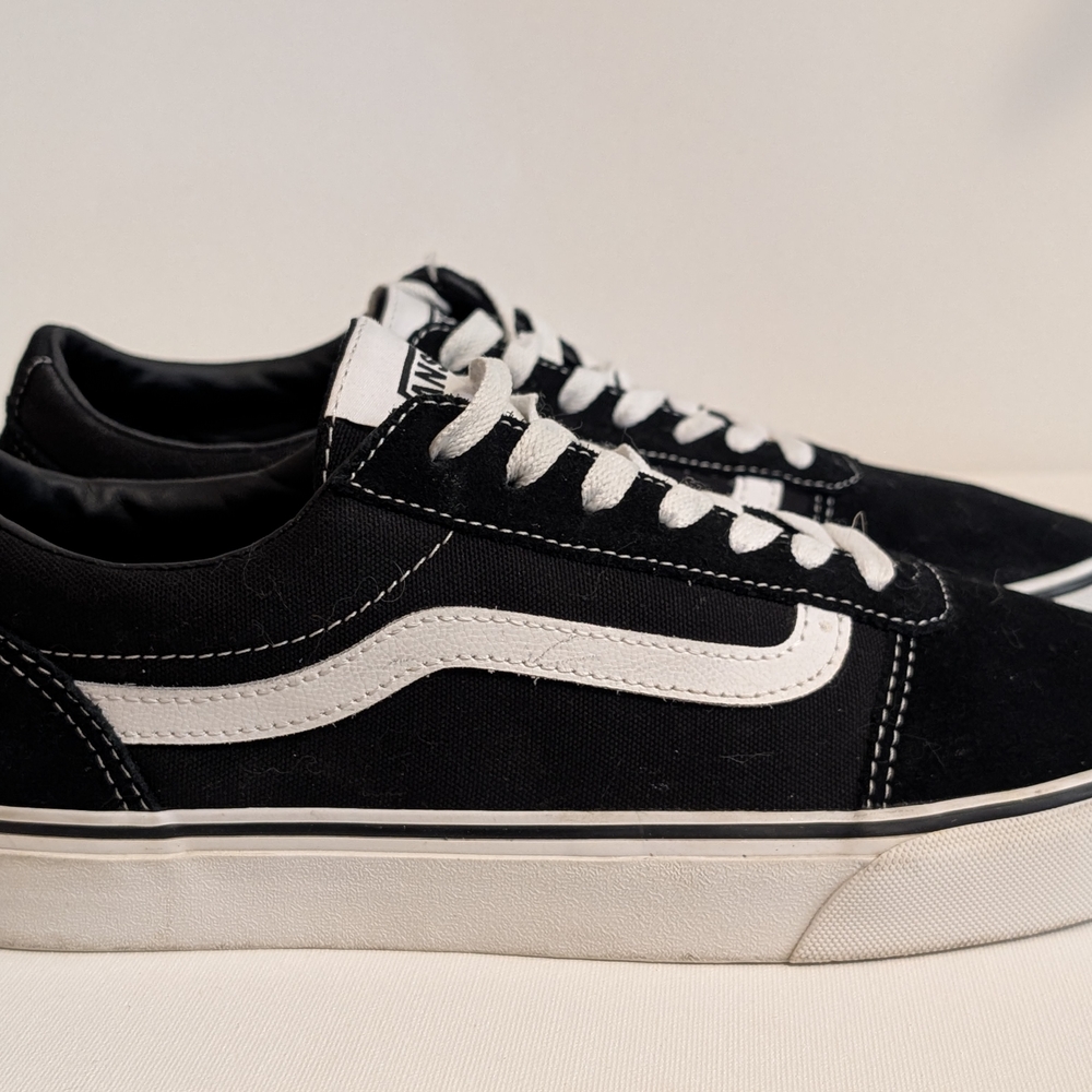 Vans Men's Black and White Sneakers
